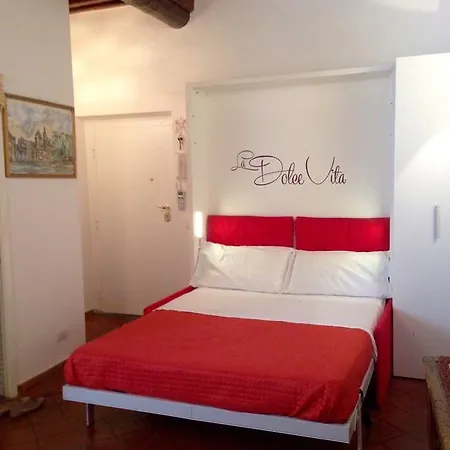 Navona, Old Rome Lodge